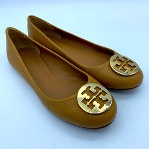 Tory Burch size 11 camel brown leather flats with gold T logo